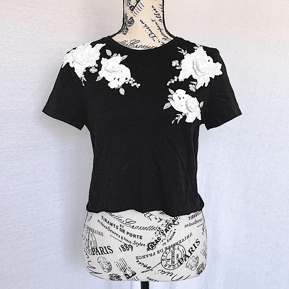 Topshop 3-D Roses Crop Tee